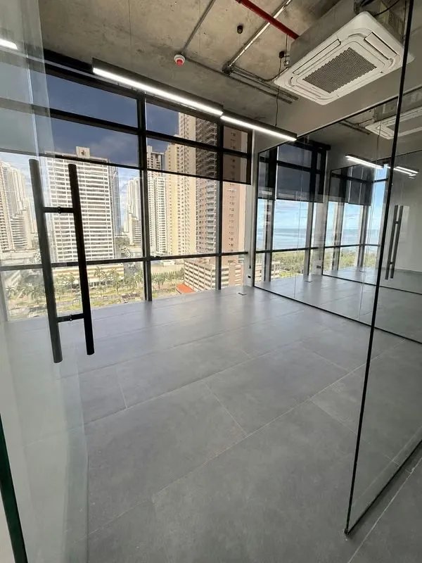 Oficina Impecable 95m² en Costa del Este PH Prime Time Lista para Ocupar