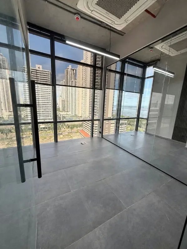 Oficina Impecable 95m² en Costa del Este PH Prime Time Lista para Ocupar