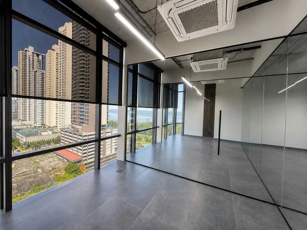 Oficina Impecable 95m² en Costa del Este PH Prime Time Lista para Ocupar