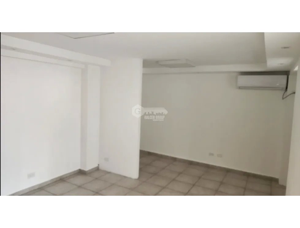 SE ALQUILA OFICINA EN CALLE 50 PLAZA VARIBE 93M PLANTA ALTA
