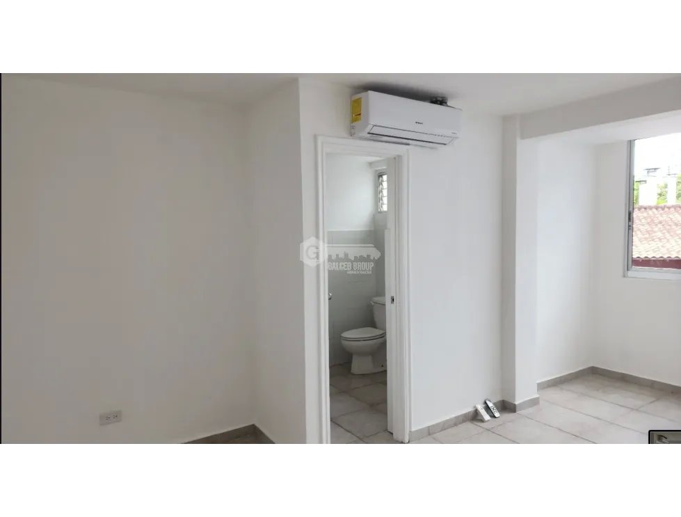 CALLE 50 / OFICINA / PLAZA VARIBE / 93M / DIVISIONES / PLANTA ALTA