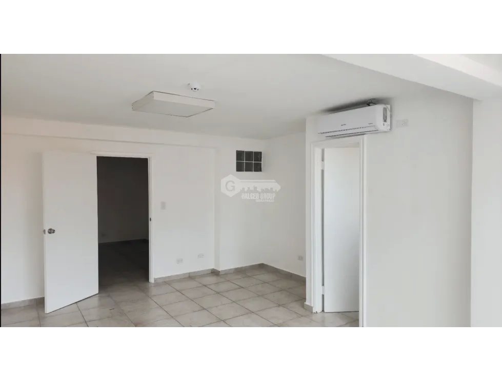 CALLE 50 / OFICINA / PLAZA VARIBE / 93M / DIVISIONES / PLANTA ALTA