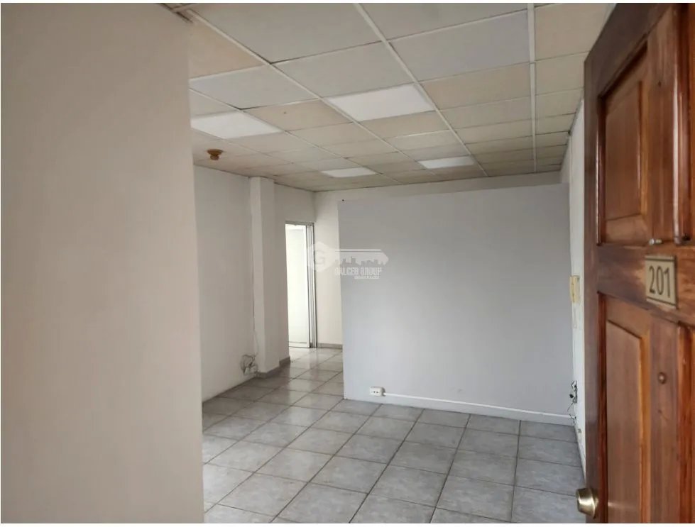 SE ALQUILA OFICINA EN CALLE 50 PLAZA VARIBE 57M  PLANTA ALTA