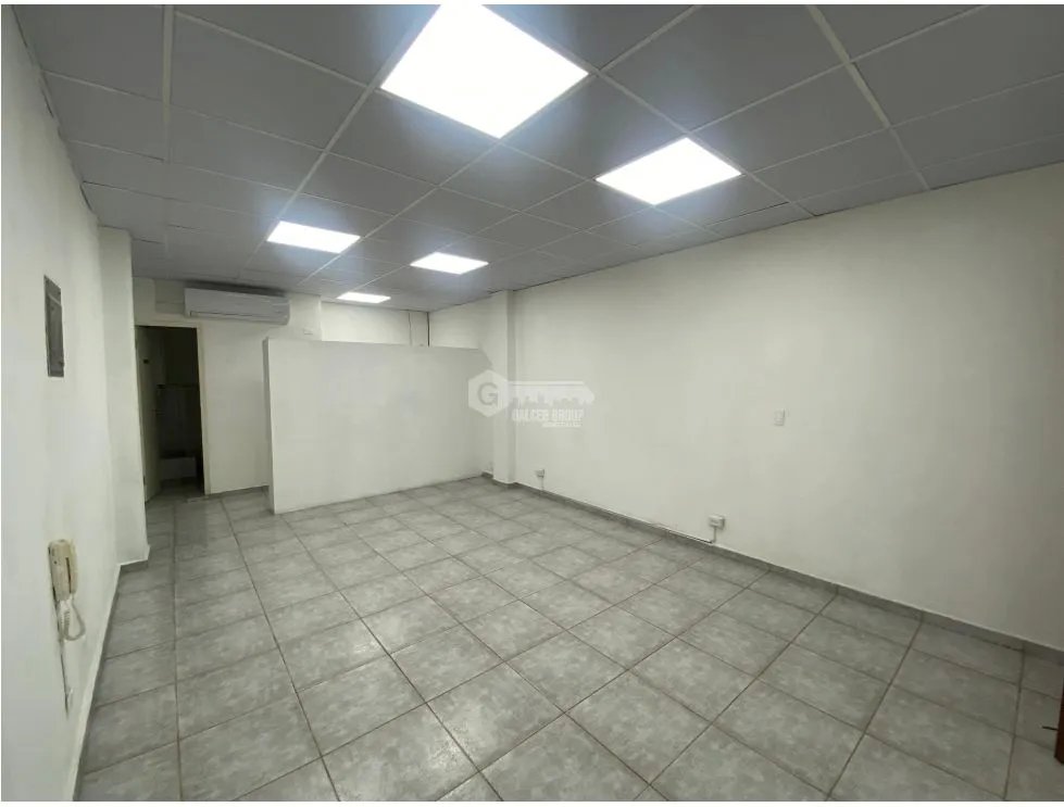 SE ALQUILA OFICINA EN CALLE 50 PLAZA VARIBE 57M PLANTA ALTA