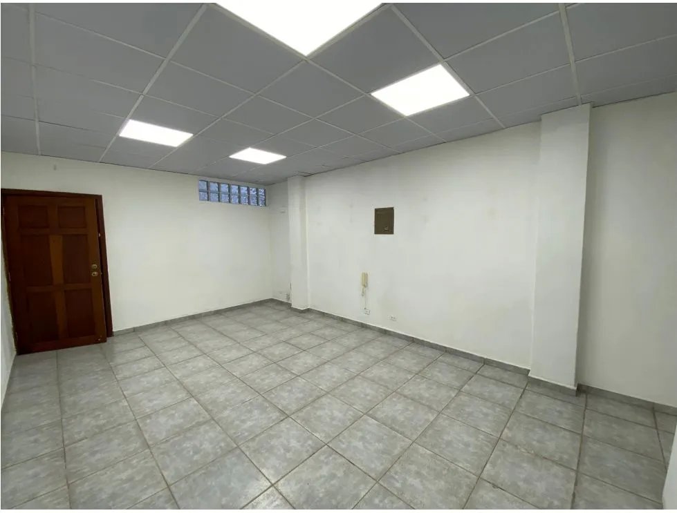 CALLE 50 / OFICINA / PLAZA VARIBE / 43M / DIVISIONES / PLANTA ALTA