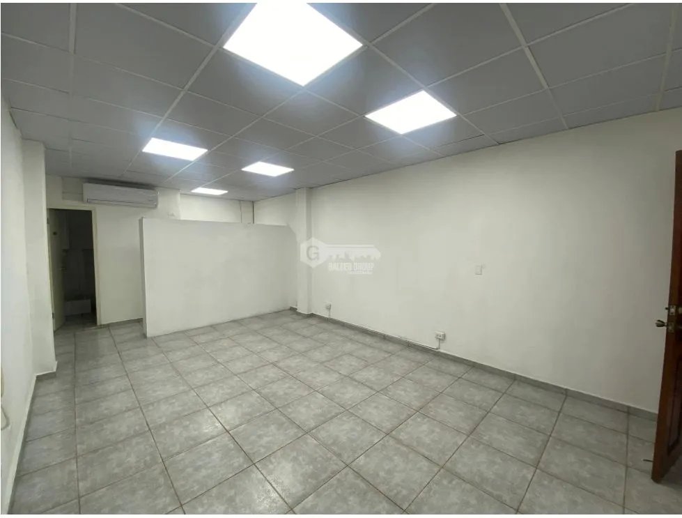 CALLE 50 / OFICINA / PLAZA VARIBE / 43M / DIVISIONES / PLANTA ALTA