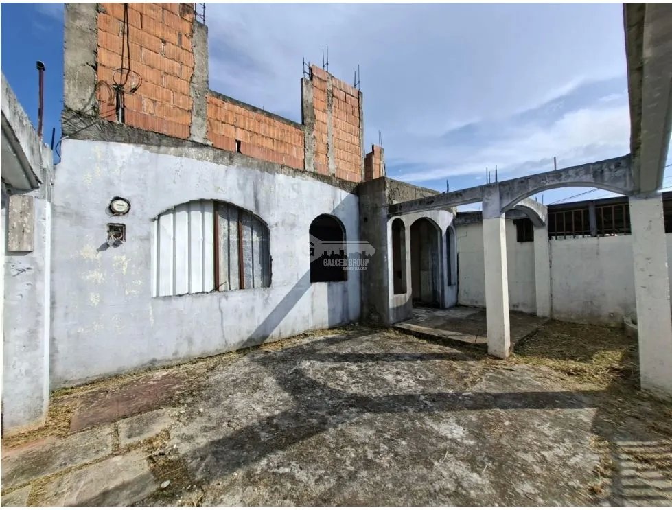 SE VENDE TERRENO CON CASA EN CONSTRUCCION LAS CUMBRES  650M NEGOCIABLE