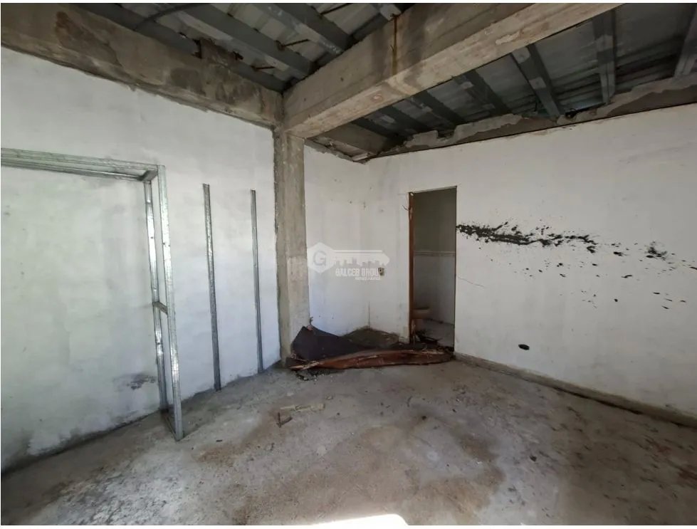 SE VENDE TERRENO CON CASA EN CONSTRUCCION LAS CUMBRES  650M NEGOCIABLE