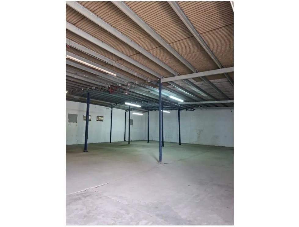 Alquiler de Galera industrial en Carrasquilla | 600m2