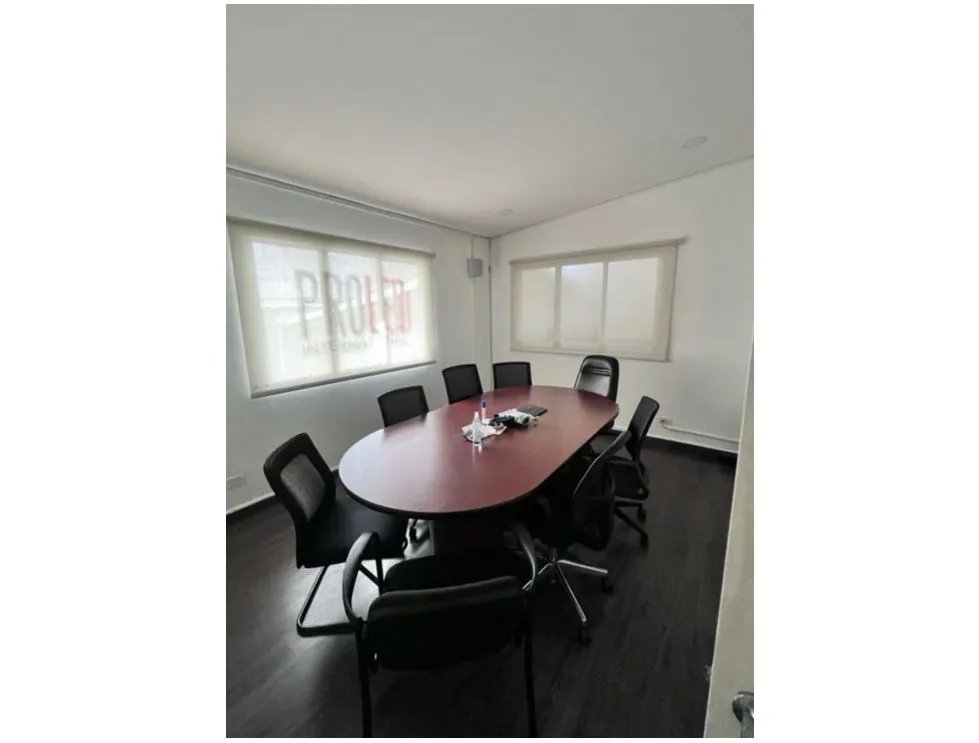 Alquiler de Galera con Oficinas en Parque Lefevre