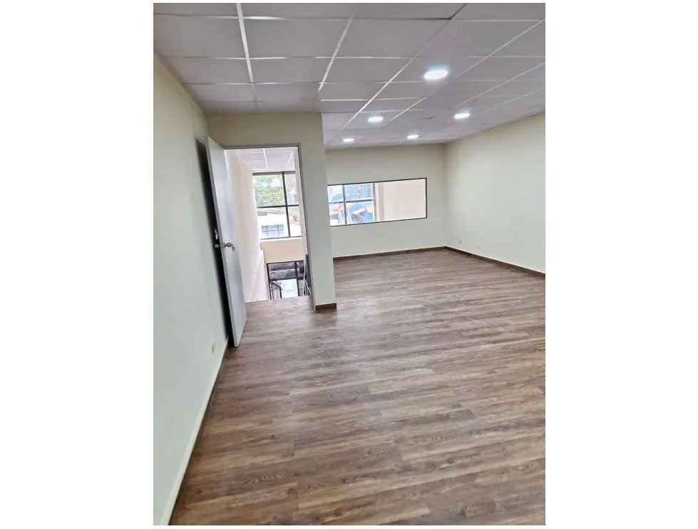 Alquiler de local comercial con mezanine en San Francisco