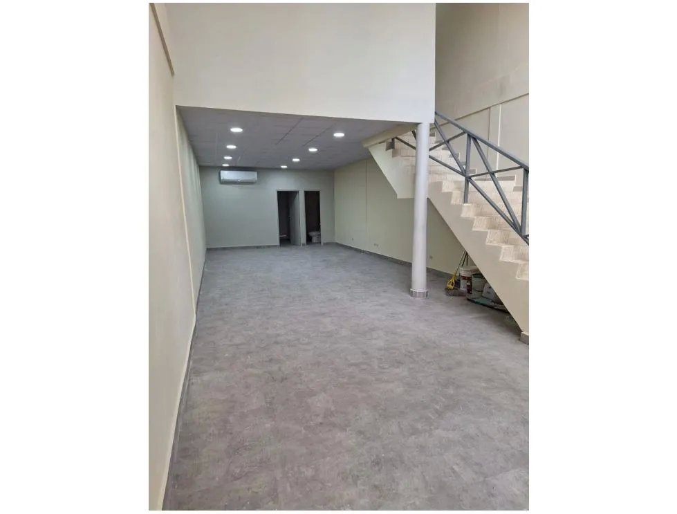 Alquiler de local comercial con mezanine en San Francisco