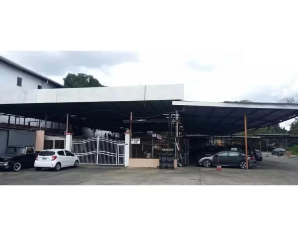 Galera semi abierta en Alquiler en Parque Lefevre
