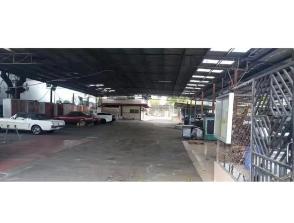 Galera Comercial Abierta en Alquiler en Parque Lefevre | 1,440 m² |