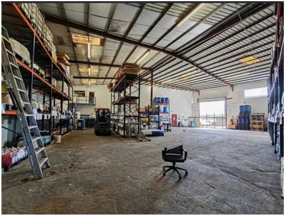 Galera Comercial / Industrial en Venta – Orillac, Betania