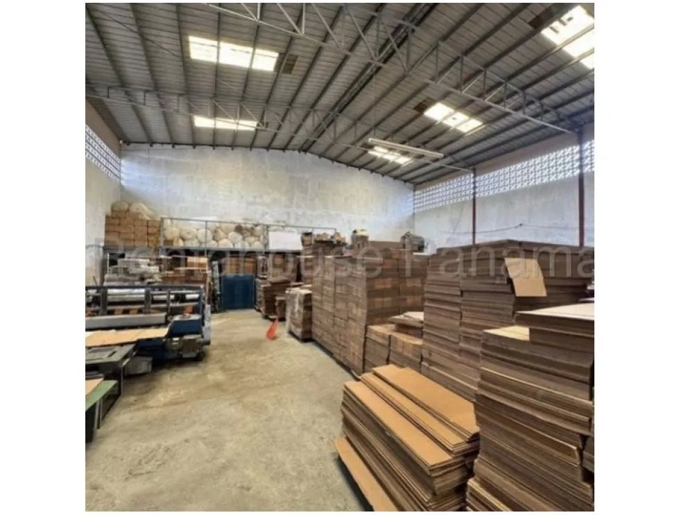 Galera Comercial en Alquiler – Pueblo Nuevo 800m2