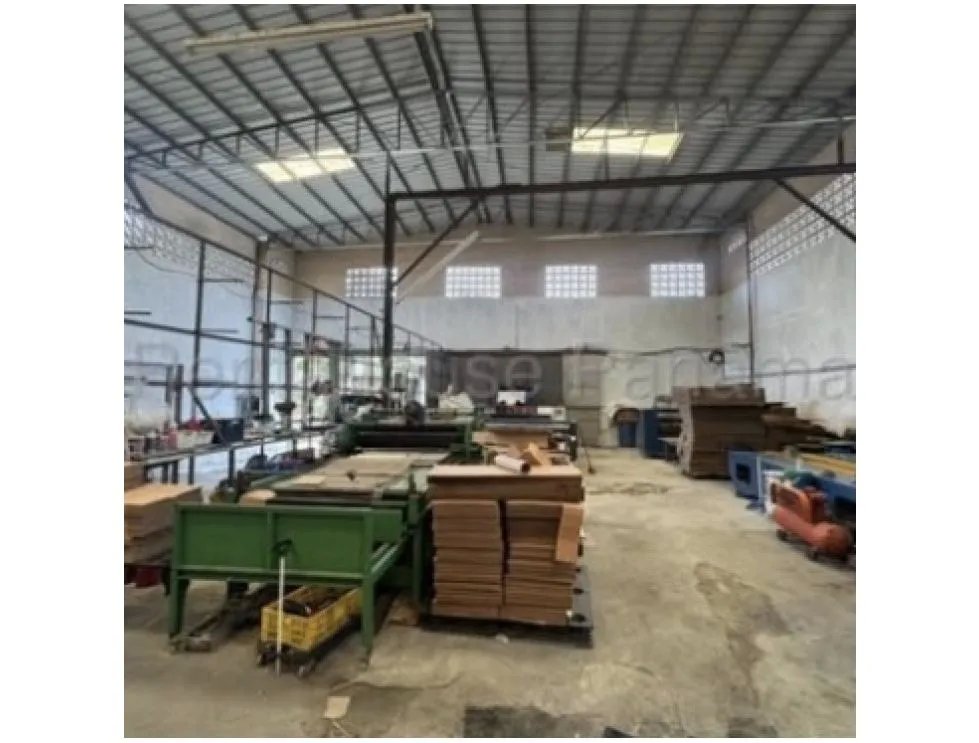 Galera Comercial en Alquiler – Pueblo Nuevo 800m2