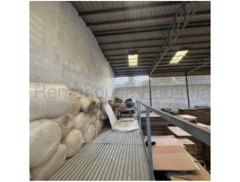 Galera Comercial en Alquiler – Pueblo Nuevo 800m2
