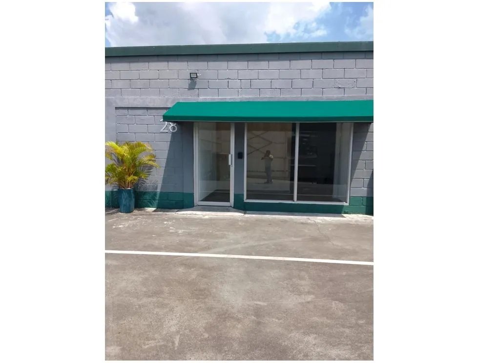 Ofidepositos Central en Alquiler en Bella Vista – 160 m²