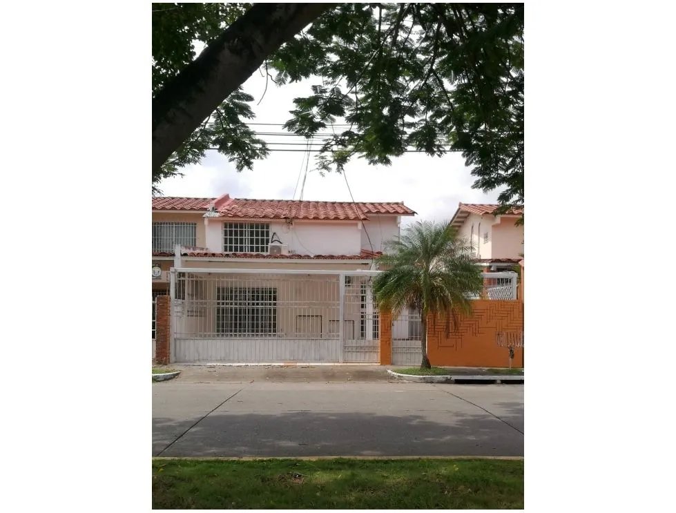 Alquiler de casa en Chanis, 290m2