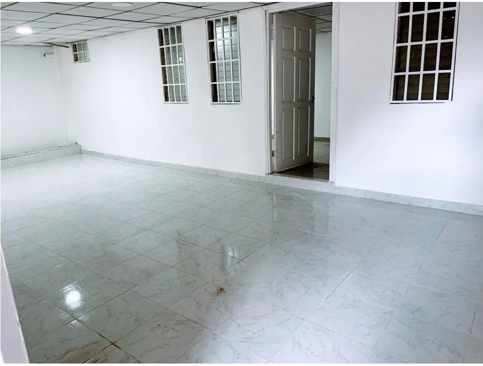 Alquiler de casa en Chanis, 290m2