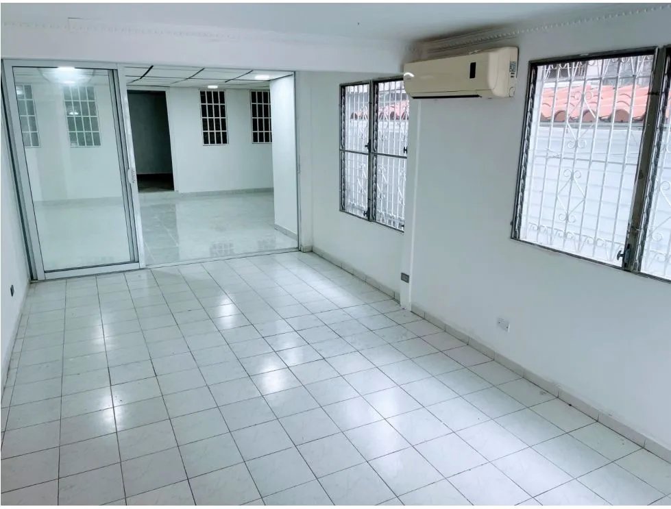 Alquiler de casa en Chanis, 290m2