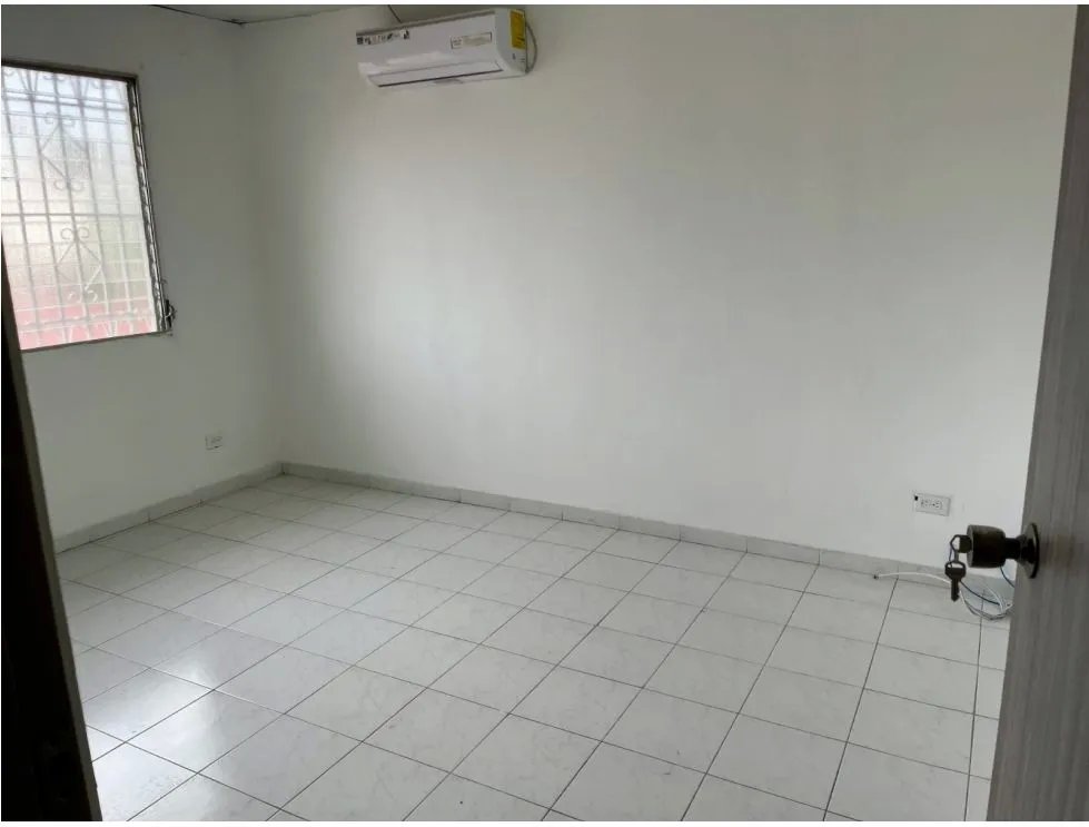 Alquiler de casa en Chanis, 290m2