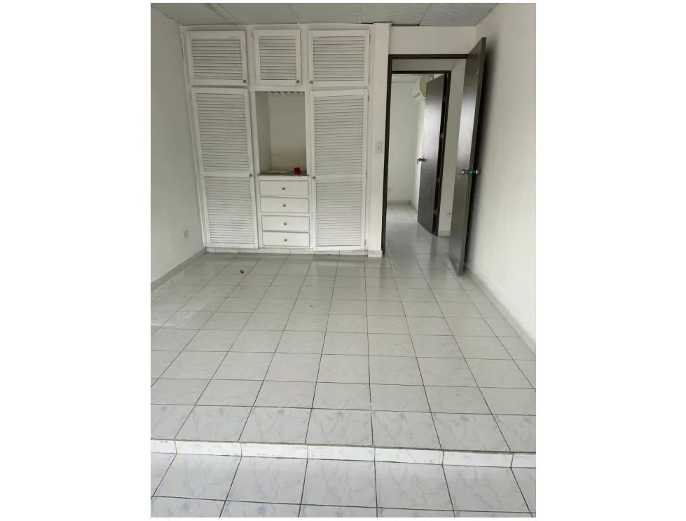 Alquiler de casa en Chanis, 290m2