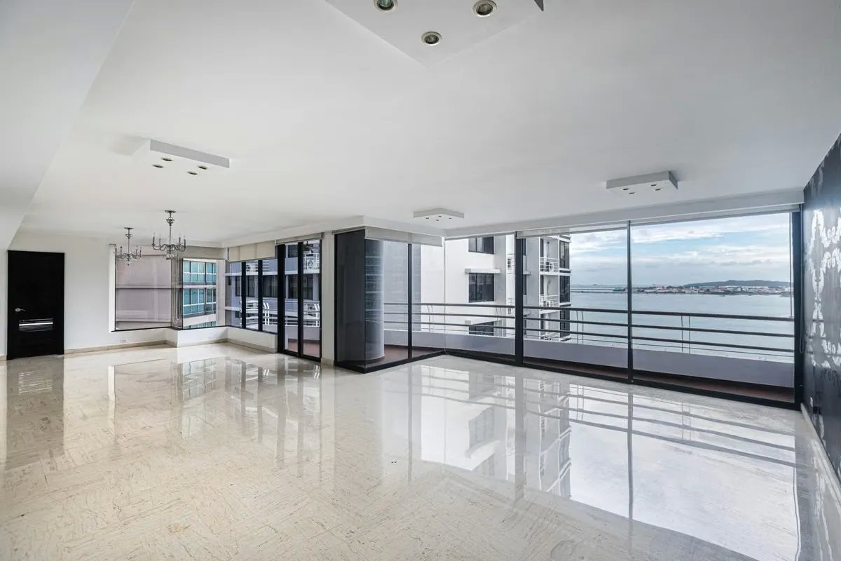 Bargain PH Los Delfines 280m² Remodeled and Ocean View
