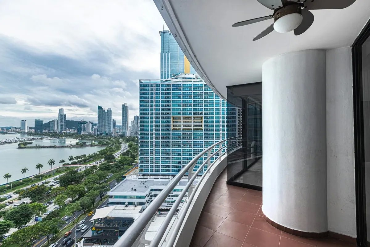 Bargain PH Los Delfines 280m² Remodeled and Ocean View