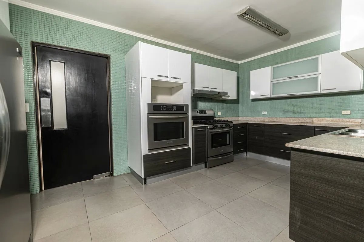 Bargain PH Los Delfines 280m² Remodeled and Ocean View