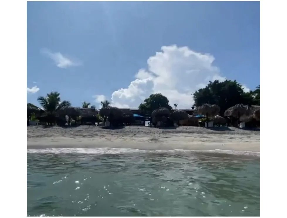 Sale of 5,000 m² Beach Land with Operating Business in Farallón, Cod-J220