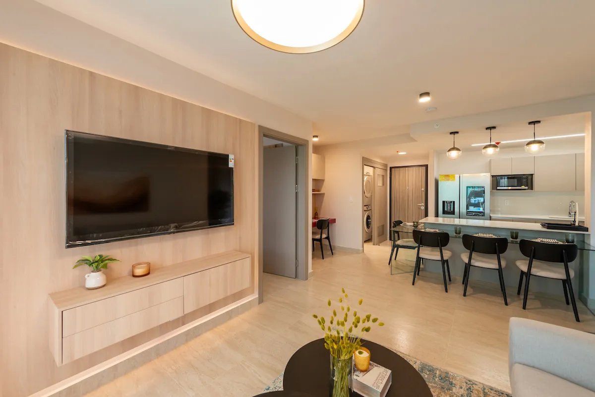 ¡Llave en Mano! Apartamento Amueblado con Den Flex en PH Parterre (Torre 2)
