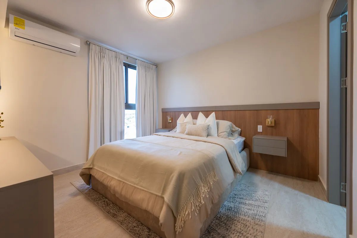 ¡Llave en Mano! Apartamento Amueblado con Den Flex en PH Parterre (Torre 2)