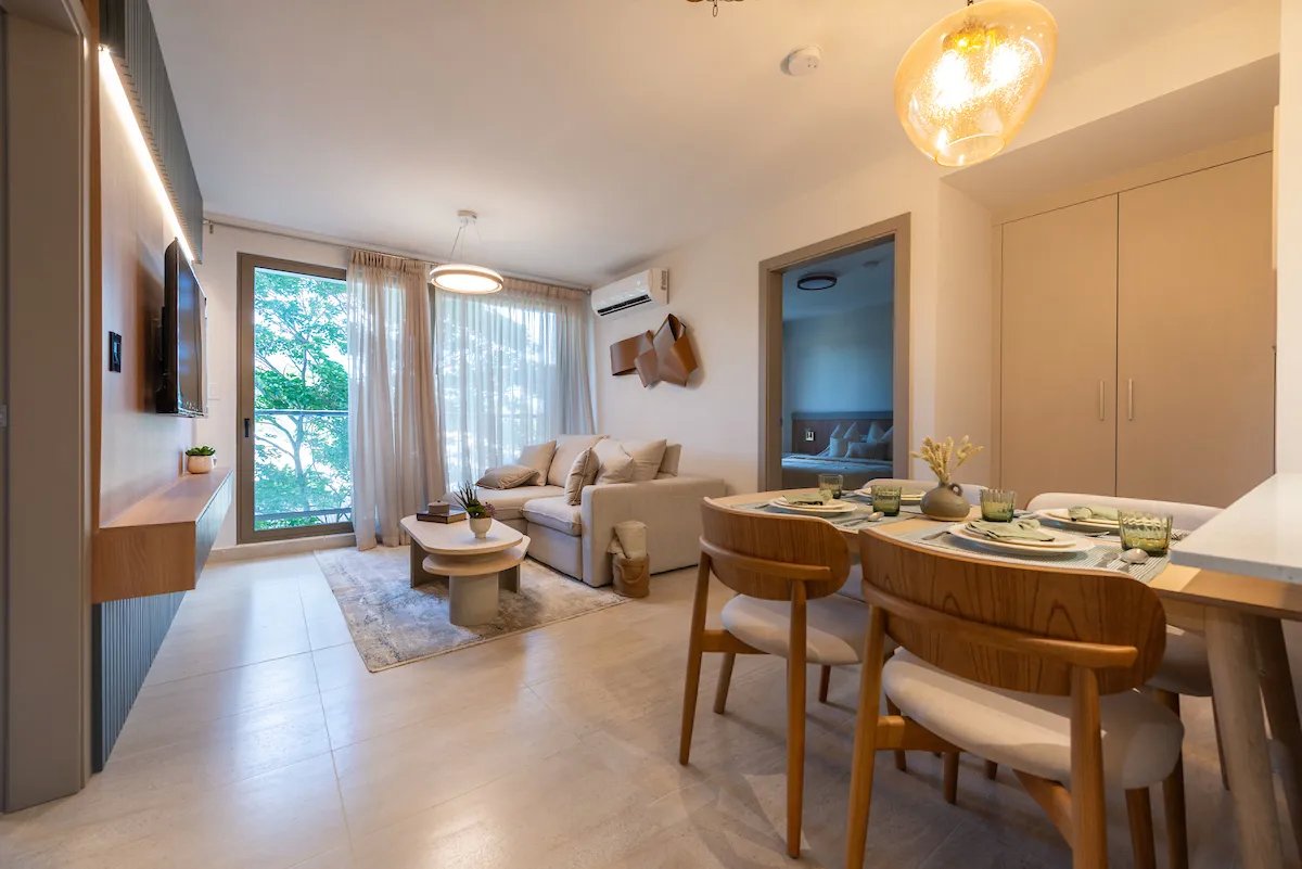 ¡Llave en Mano! Apartamento Amueblado con Den Flex en PH Parterre (Torre 2)