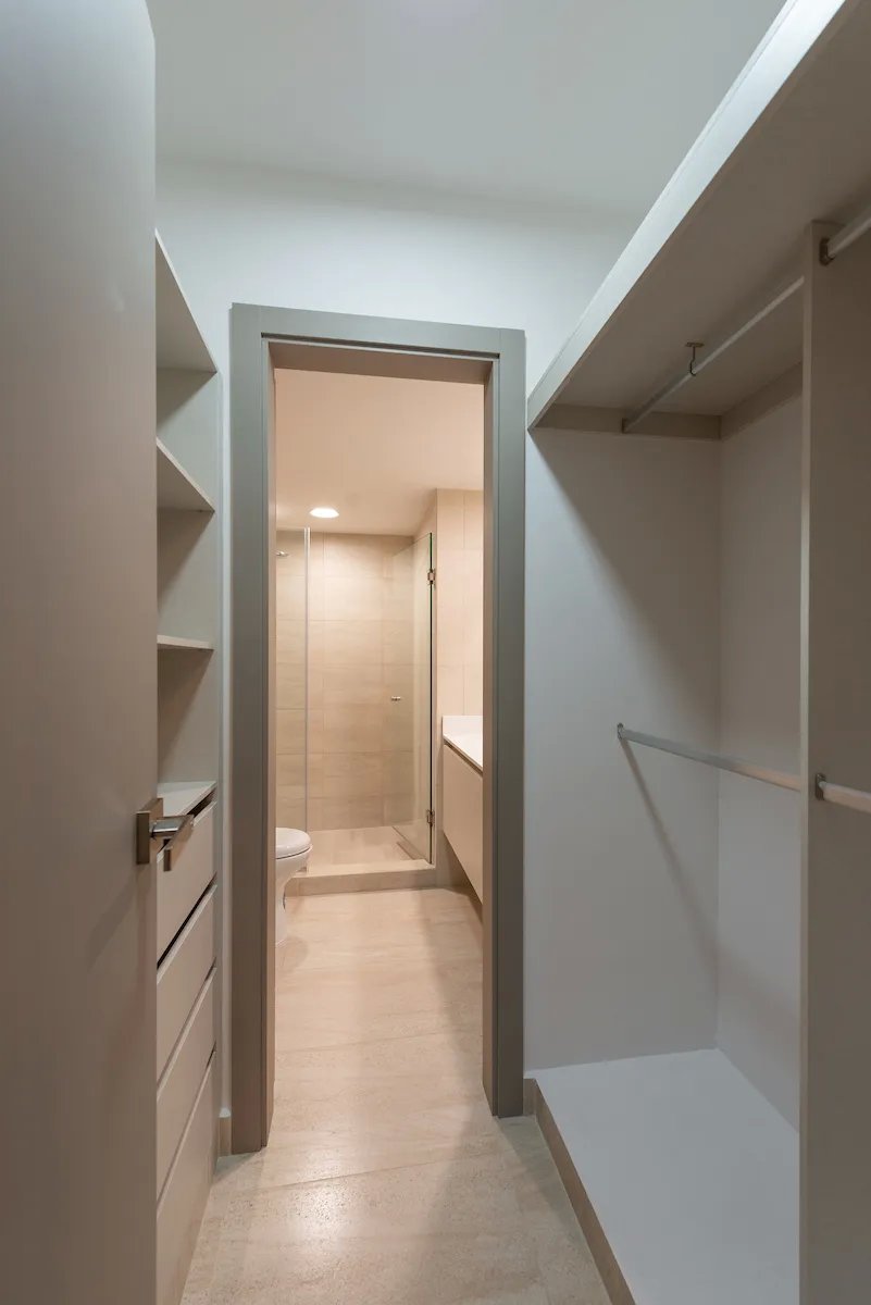 ¡Llave en Mano! Apartamento Amueblado con Den Flex en PH Parterre (Torre 2)
