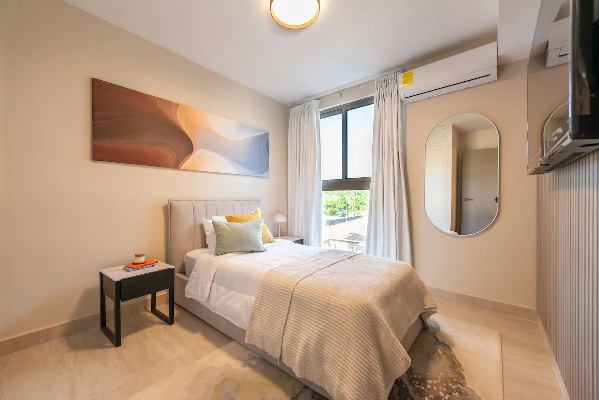 ¡Llave en Mano! Apartamento Amueblado con Den Flex en PH Parterre (Torre 2)