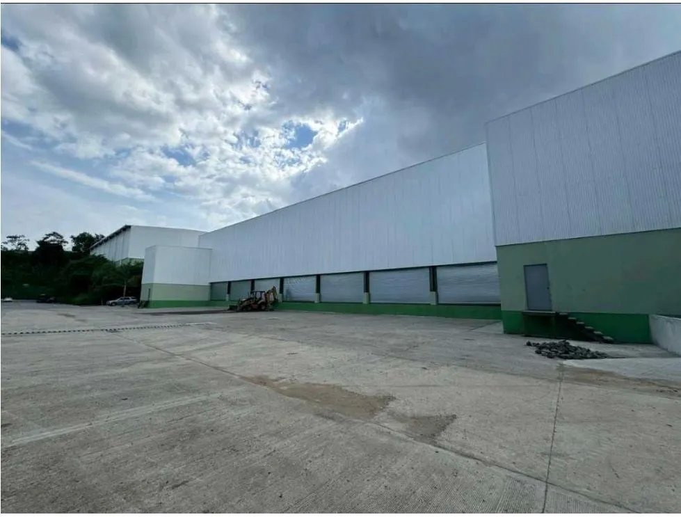 Warehouse Rental in Las Mañanitas de Tocumen. 1685 m2 Cod-J274