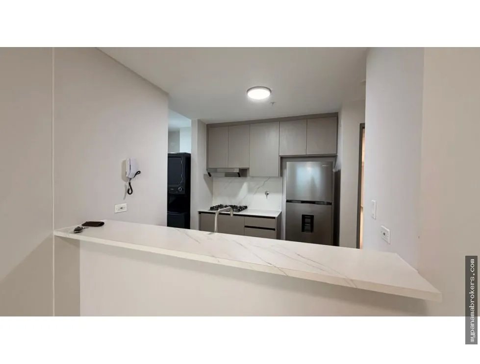 Apartment for Rent on 12 de Octubre Avenue