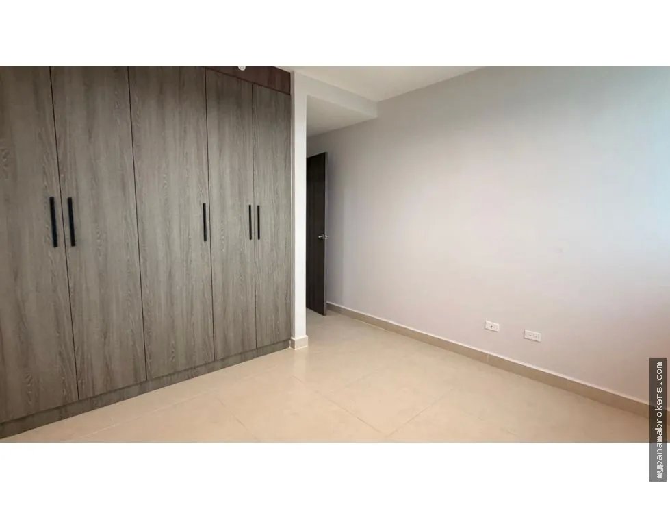 Apartment for Rent on 12 de Octubre Avenue