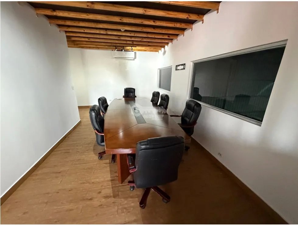 SE ALQUILA OFICINA SAN FRANCISCO 130M 2 BAÑOS 3 NIVELES CON COCINETA