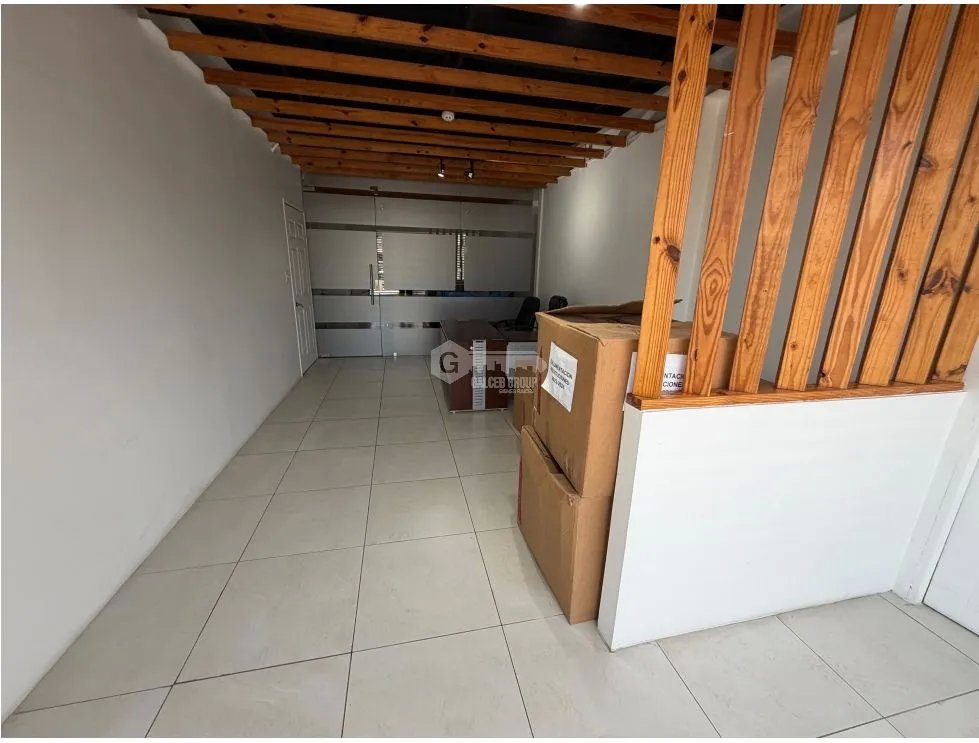 SE ALQUILA OFICINA SAN FRANCISCO 130M 2 BAÑOS 3 NIVELES CON COCINETA
