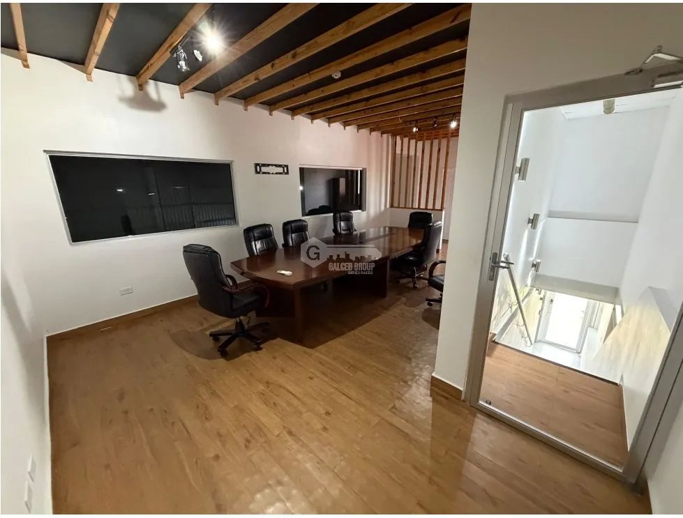 OFFICE / SAN FRANCISCO / 130M / 2 BATHROOMS / 3 LEVELS / KITCHENETTE