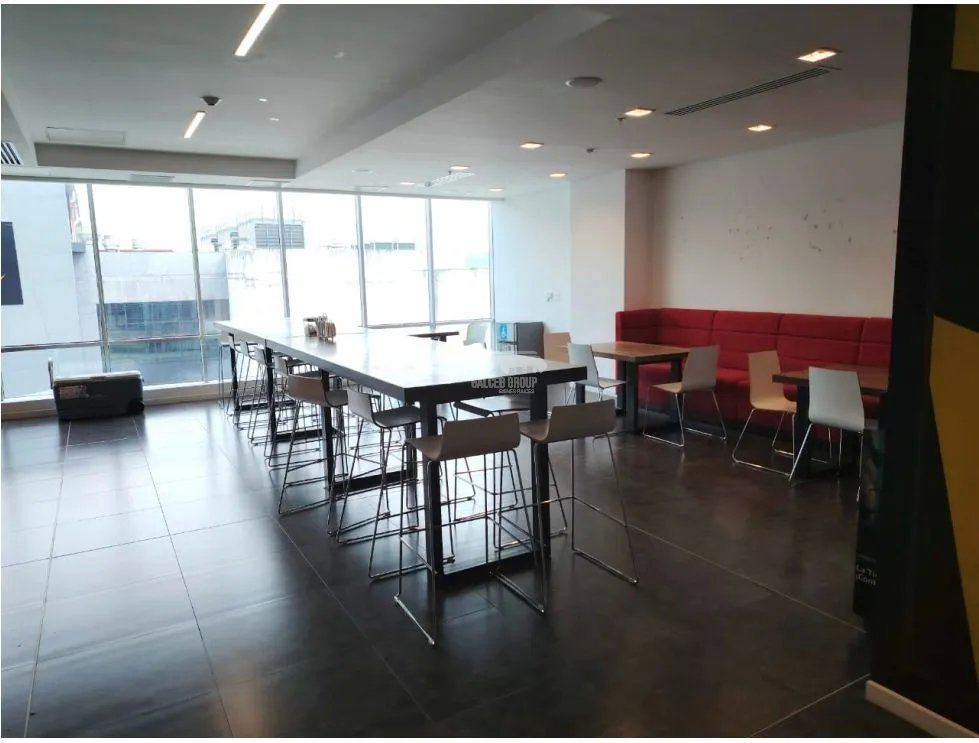 SE ALQUILA  OFICINA COSTA DEL ESTE PLAZA REAL 1207M CON DIVISIONES