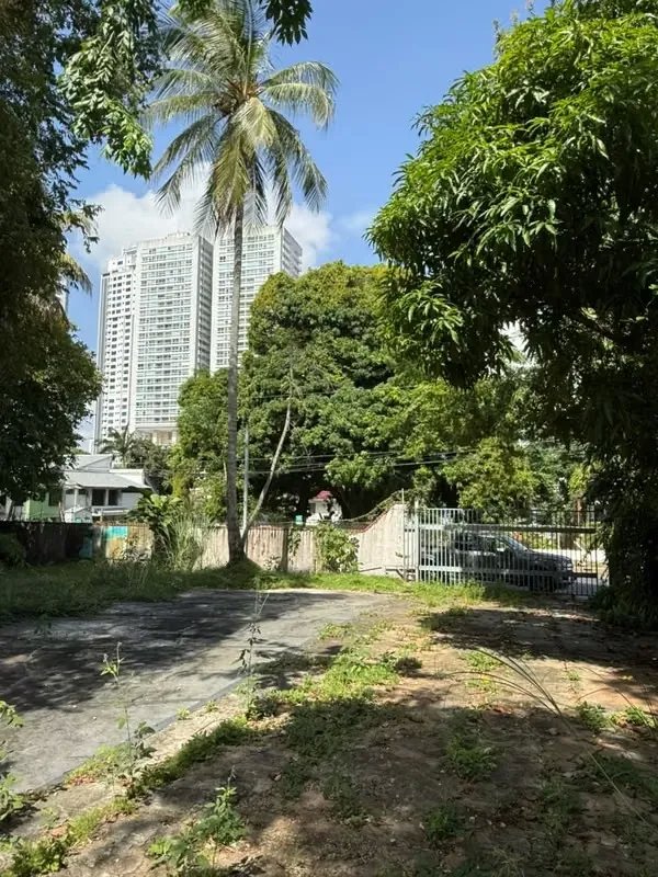 2,200 m² Lot in San Francisco (ZM6) – Double Frontage (Street to Street)