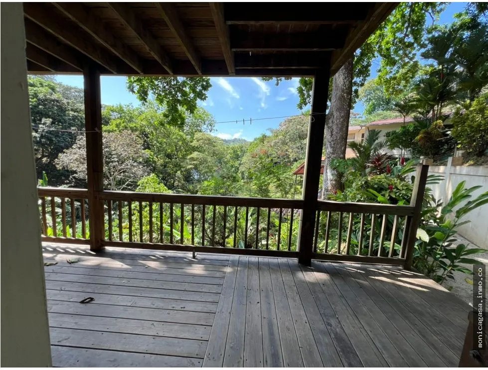Venta – Propiedad con 2 Casas + Vista al Lago en Las Cumbres