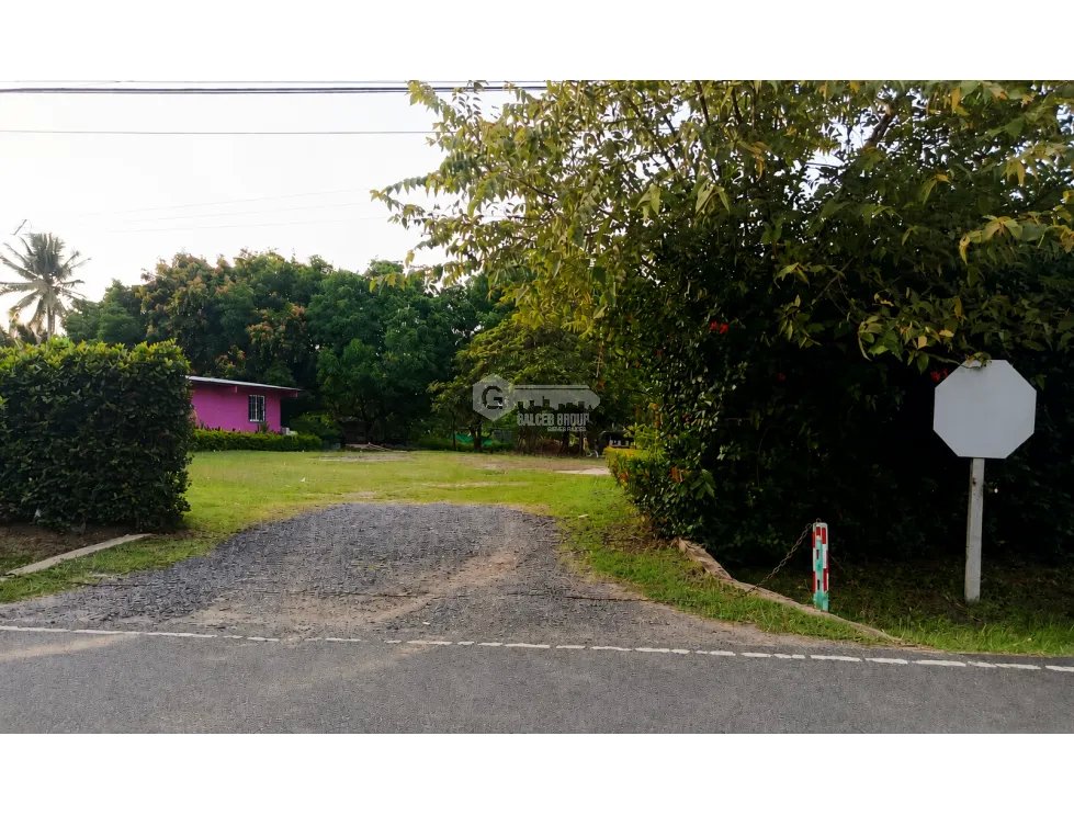 SE VENDE TERRENO EN CHAME LAS LAJAS 1000 M2 PLANO SOBRE VIA ASFALTADA