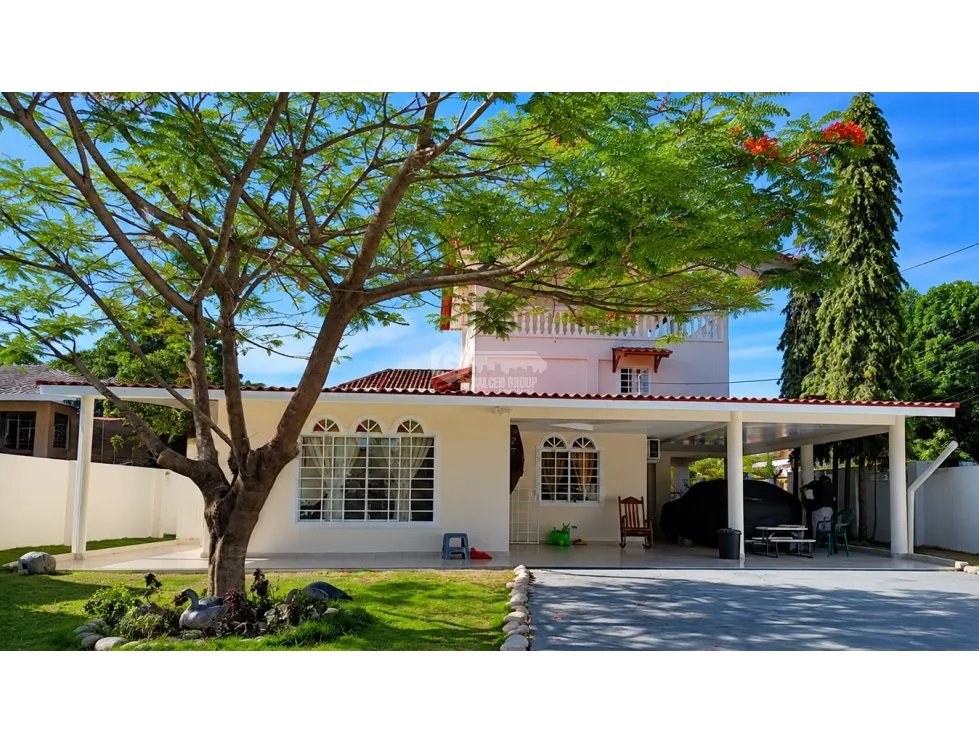 San Carlos / Urbanización El Palmar / 558M / 5 Bedrooms / 3 Stories