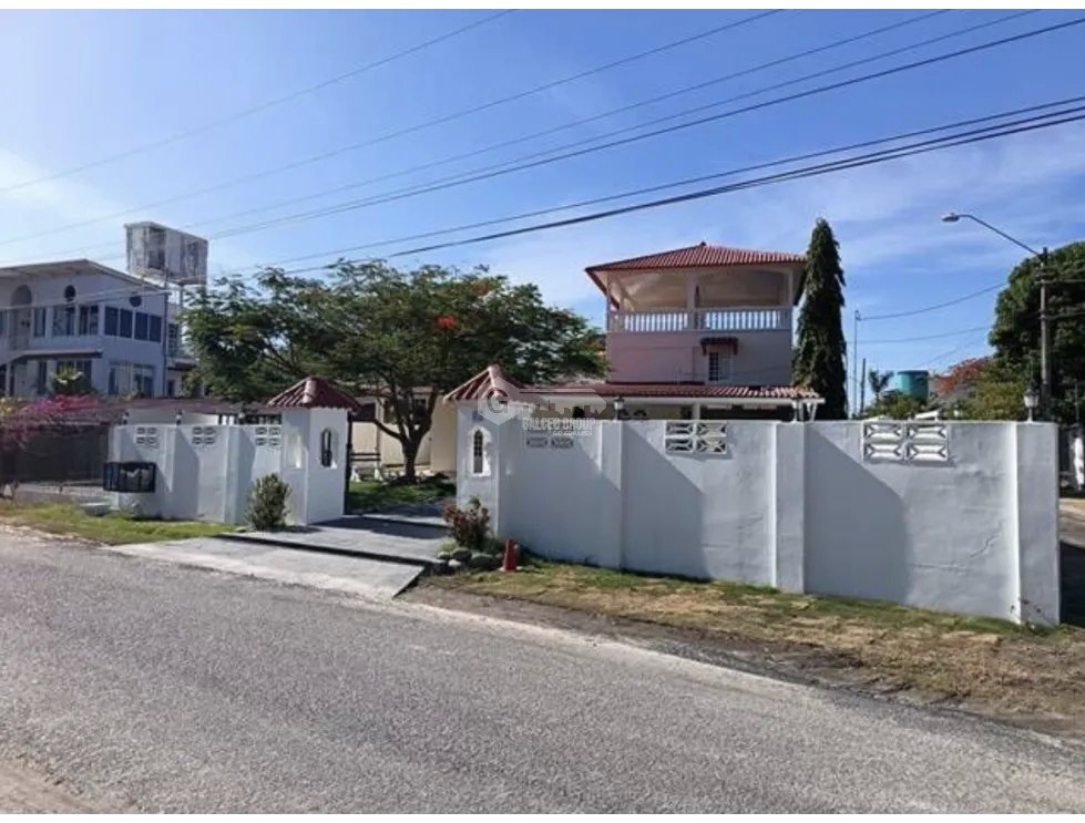 San Carlos / Urbanización El Palmar / 558M / 5 Bedrooms / 3 Stories