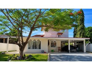 San Carlos / Urbanización El Palmar / 558M / 5 Bedrooms / 3 Stories